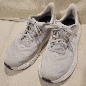 Hoka Arahi 6 Running Shoes, Womens 9.5D (Wide)