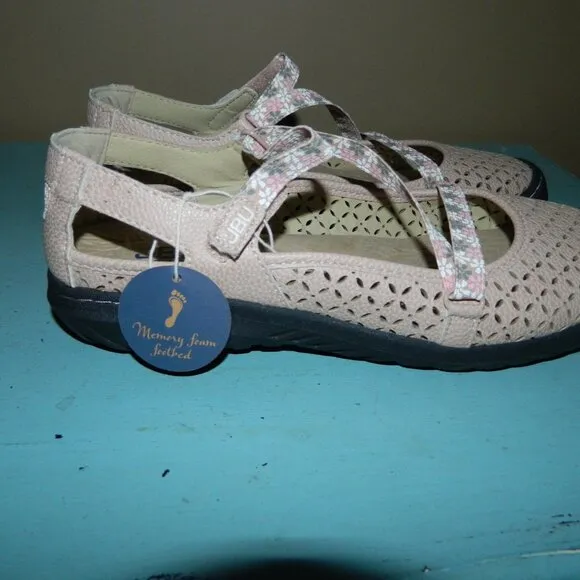 JBU by Jambu &quot;Karen&quot; Flower Mary Jane Shoes Size 9W