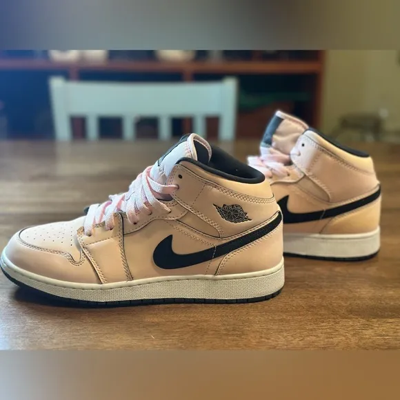 Jordan 1 Mid Pink Foam GS Cotton Candy w Black Sparkle Swoop NEW