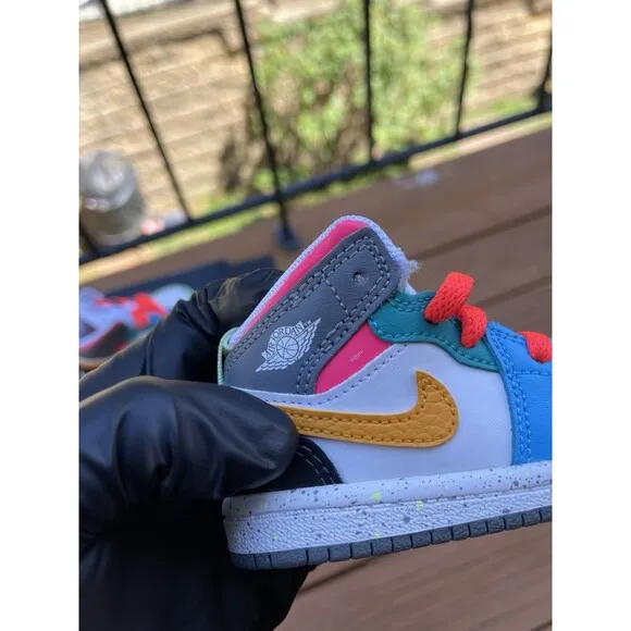 Jordan 1 Mid SE (TD) White/Taxi-Dark Shadow Size 4C (FN1189-100)