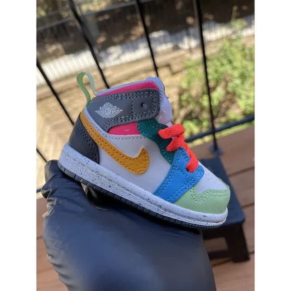 Jordan 1 Mid SE (TD) White/Taxi-Dark Shadow Size 4C (FN1189-100)