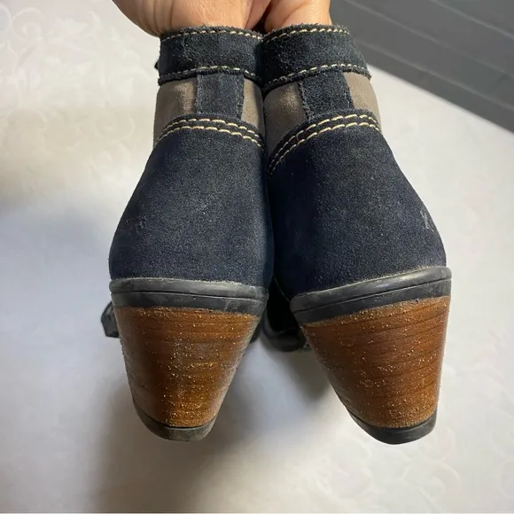 Kickers Vintage Sueded Leather Navy and Grey Ankle Heeled Boots Lace Up 36 5 US