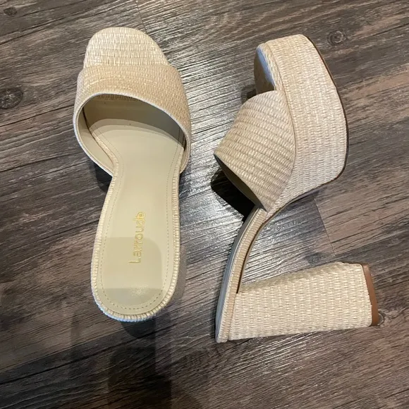 Larroude Dolly Mule in Natural Raffia