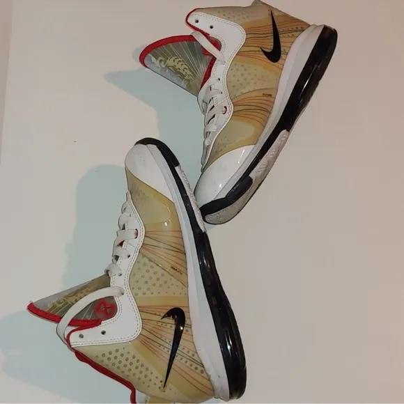 LeBron James 8 V2 Nike Air Max 2010-2011 YR NBA