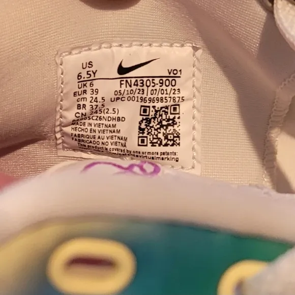 LEBRON XXI SE &quot;MOVIE NIGHT&quot; YOUTH SIZE 6.5 NEW MULTI-COLOR