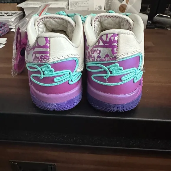LEBRON XXII SPLIT VINTAGE (GS )