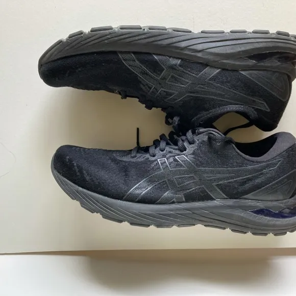 Like New Asics Women's Gel-Cumulus 23 Running Shoe