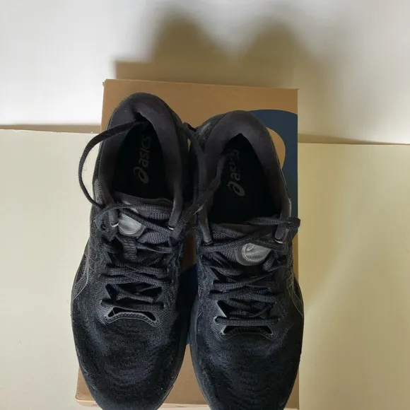 Like New Asics Women's Gel-Cumulus 23 Running Shoe
