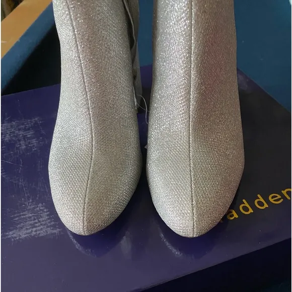 MADDEN GIRL sparkly silver heeled boots with side zips🤩( easy on/easy off)🤩