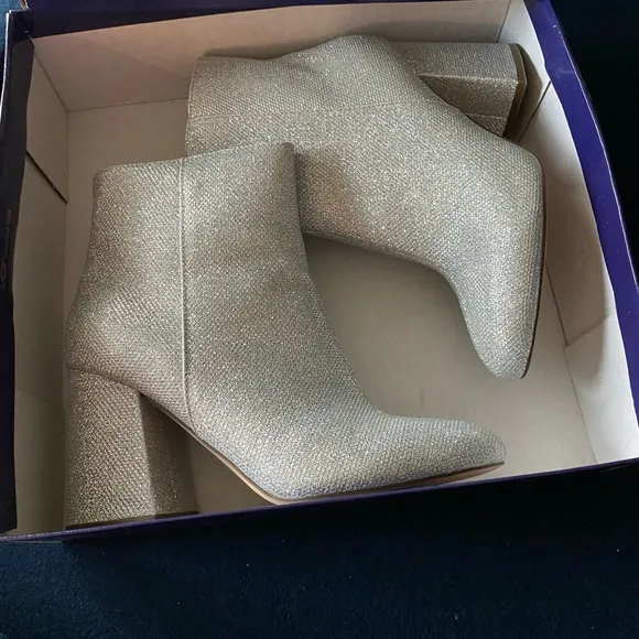 MADDEN GIRL sparkly silver heeled boots with side zips🤩( easy on/easy off)🤩