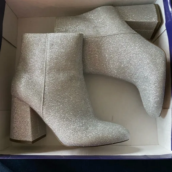 MADDEN GIRL sparkly silver heeled boots with side zips🤩( easy on/easy off)🤩