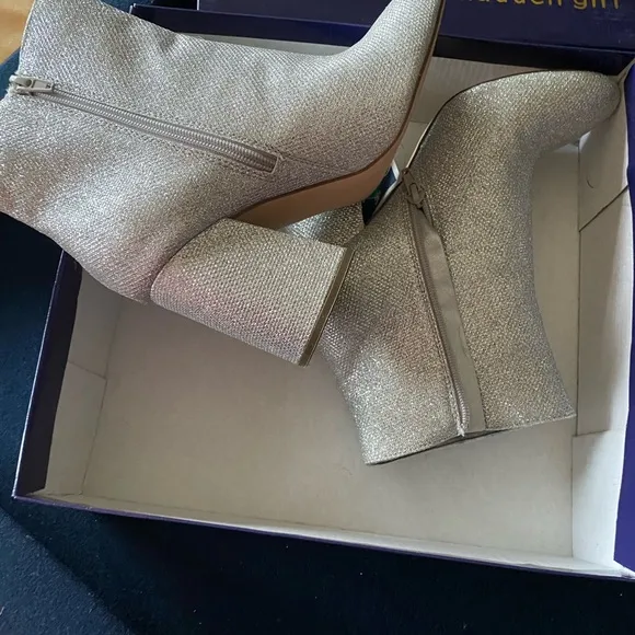 MADDEN GIRL sparkly silver heeled boots with side zips🤩( easy on/easy off)🤩
