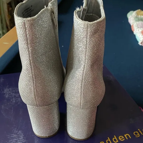 MADDEN GIRL sparkly silver heeled boots with side zips🤩( easy on/easy off)🤩