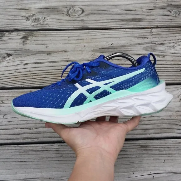 Men Size 8.5 / Size 10 Women Asics Novablast 2 Lapis Lazuli Blue Running Sneaker