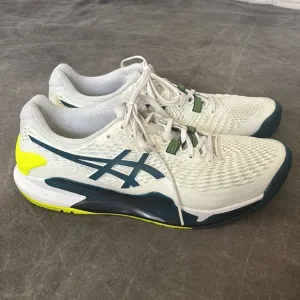 Men’s ASICS Gel Resolution Tennis shoes size 9.5. Like new.