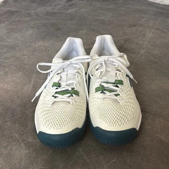 Men’s ASICS Gel Resolution Tennis shoes size 9.5. Like new.