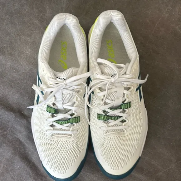 Men’s ASICS Gel Resolution Tennis shoes size 9.5. Like new.