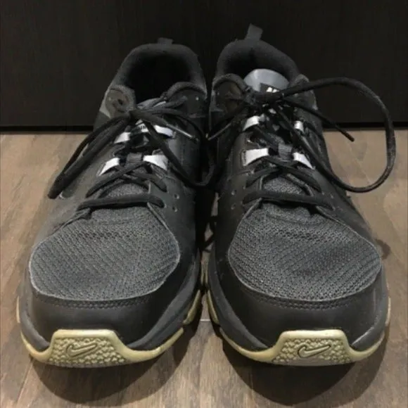 Mens Black and Gray Nike Training Sneakers Shoes