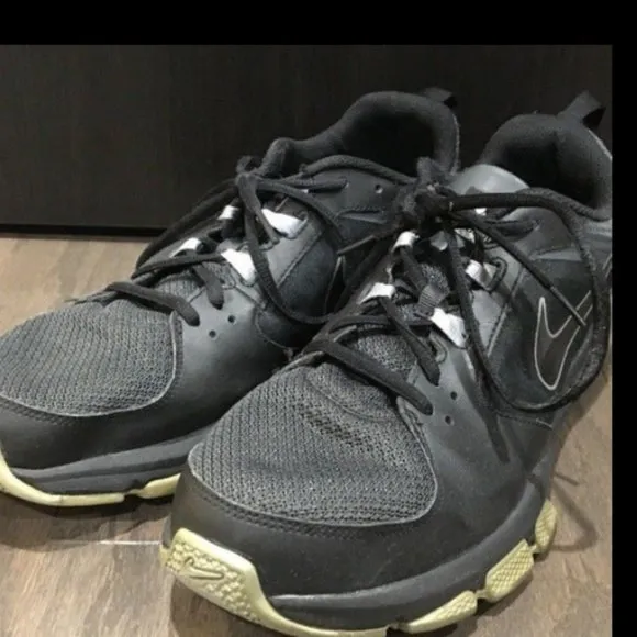 Mens Black and Gray Nike Training Sneakers Shoes