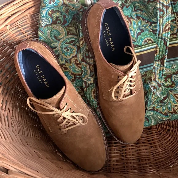 Men’s Cole Haan, 8 1/2 unworn suede Camel in color. Mild scuff on the ba…