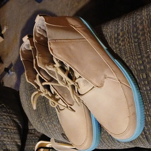 Men's Grey Leather Shoes with Blue Soles
