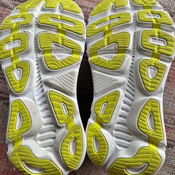 Men’s HOKA Gaviota 5, size 9.5 Wide