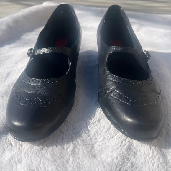 Munro American Isabel black leather Mary Jane shoes size 10W - 10 Wide