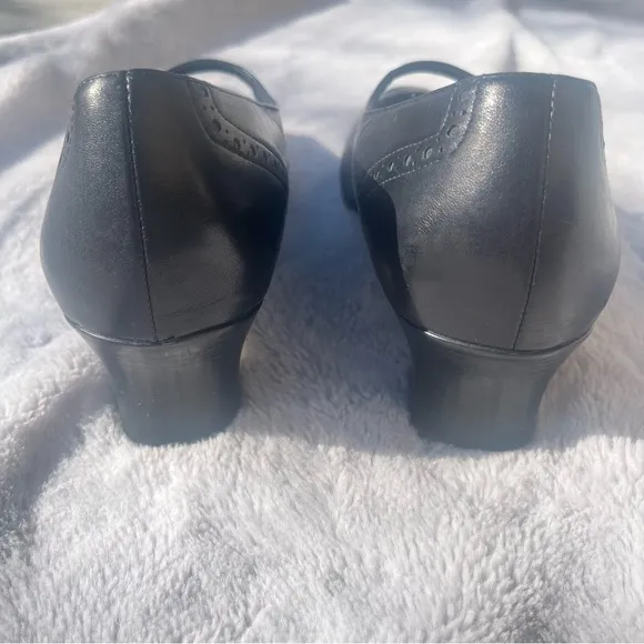 Munro American Isabel black leather Mary Jane shoes size 10W - 10 Wide
