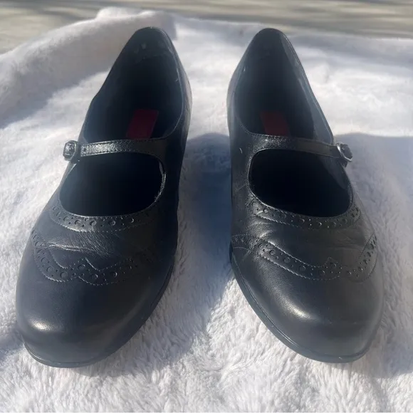 Munro American Isabel black leather Mary Jane shoes size 10W - 10 Wide