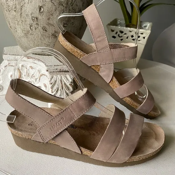 Naot ‘Kayla’ Wedge Sandal N4363 Handmade in Israel 39 EU / 8 US Stone Nubuck