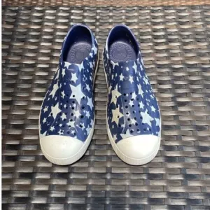 Native Jefferson shoes Kids size 3