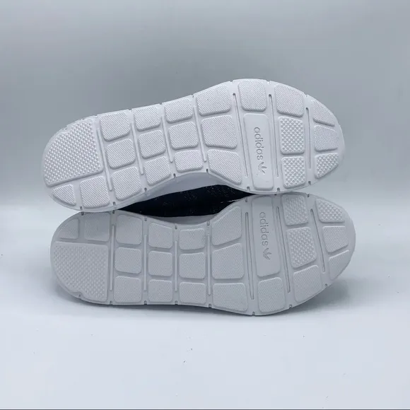 NEW! adidas Swift Run Women's Shoes Size 10.5 EG7984