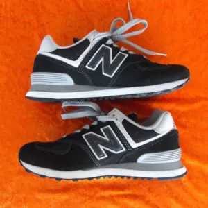 new balance 574 classic shoes size 7.5  with 16 pictures to help you decide