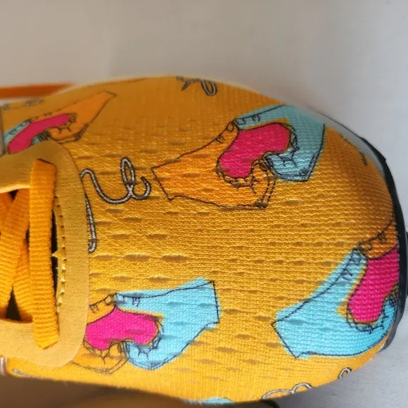 New Balance FRESH FOAM  Orange Heart Graphic  Running Shoes men sz10 nwot   box