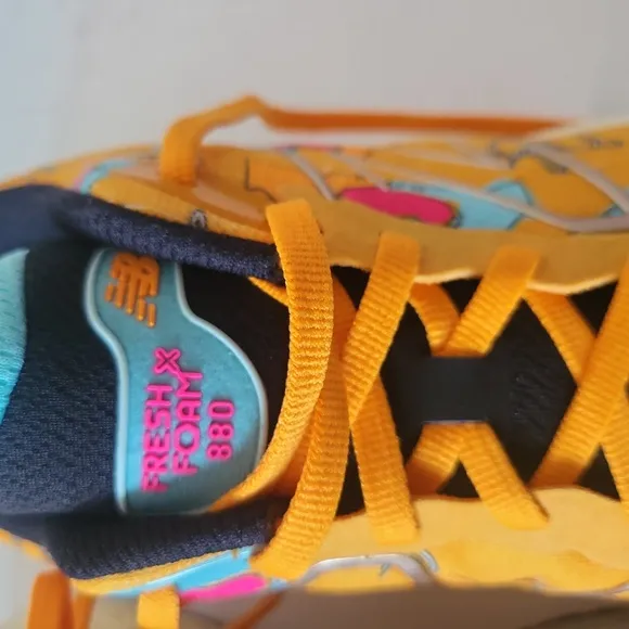 New Balance FRESH FOAM  Orange Heart Graphic  Running Shoes men sz10 nwot   box