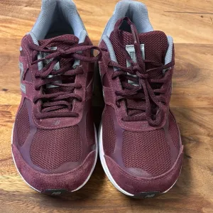 New Balance gently worn Sneakers size 10 (4e) extra wide shoe