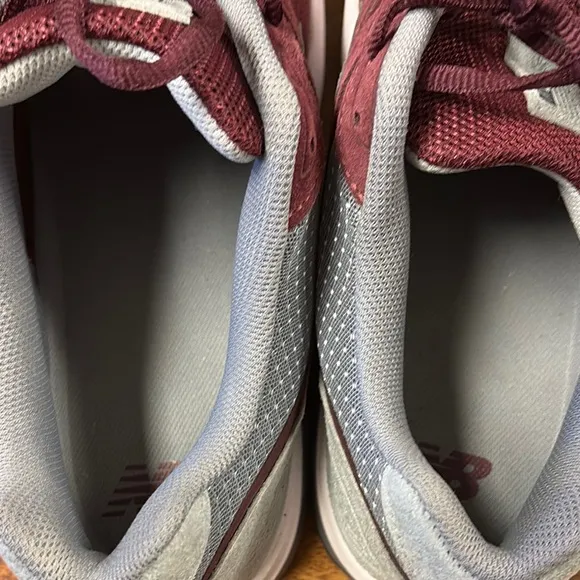 New Balance gently worn Sneakers size 10 (4e) extra wide shoe