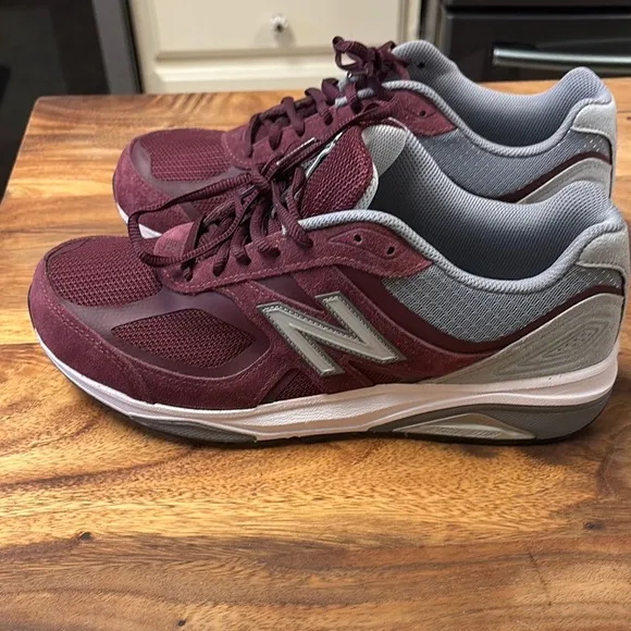 New Balance gently worn Sneakers size 10 (4e) extra wide shoe