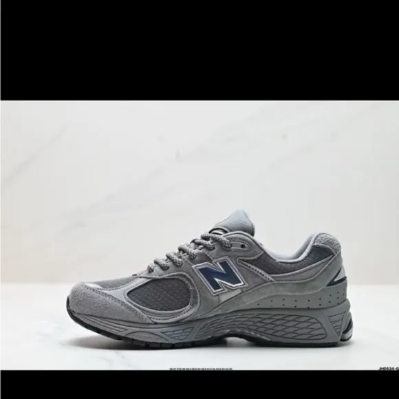 New Balance Gray Athletic Shoes with Mesh Suede Upper