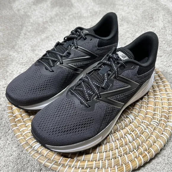 New Balance Men’s Fresh Foam Evare V1 Running Shoes Sneakers MVARELB1 Black 9.5