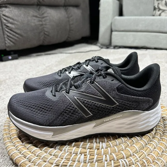 New Balance Men’s Fresh Foam Evare V1 Running Shoes Sneakers MVARELB1 Black 9.5