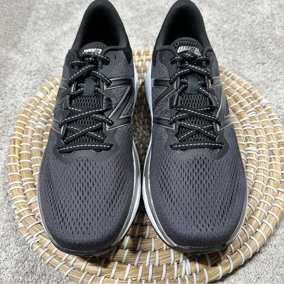 New Balance Men’s Fresh Foam Evare V1 Running Shoes Sneakers MVARELB1 Black 9.5