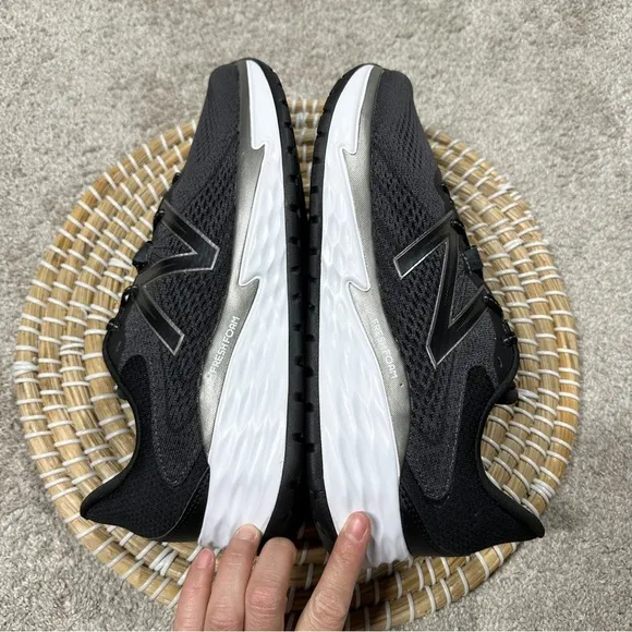 New Balance Men’s Fresh Foam Evare V1 Running Shoes Sneakers MVARELB1 Black 9.5