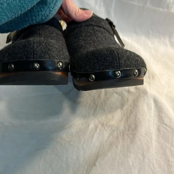 NEW KALSO Earth Shanti Black Mules Clogs Buckle Grommets Wool Negative Heel 8