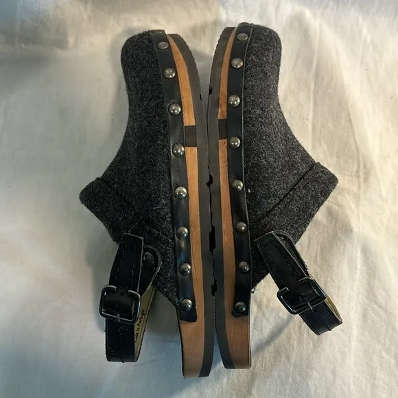NEW KALSO Earth Shanti Black Mules Clogs Buckle Grommets Wool Negative Heel 8