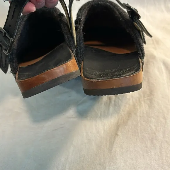 NEW KALSO Earth Shanti Black Mules Clogs Buckle Grommets Wool Negative Heel 8