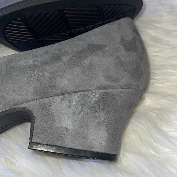 New‎ L'amour Des Pieds Grey Suede Pump