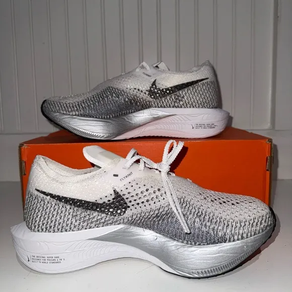 NEW!! Nike Vaporfly 3 Running Shoes - Men’s 6.5 / Woman’s 8 (No Box)