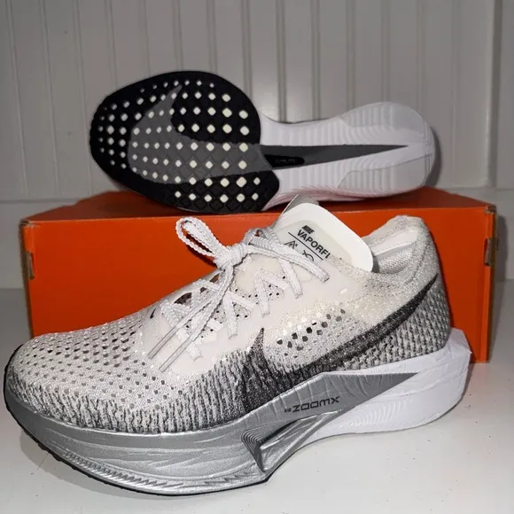 NEW!! Nike Vaporfly 3 Running Shoes - Men’s 6.5 / Woman’s 8 (No Box)