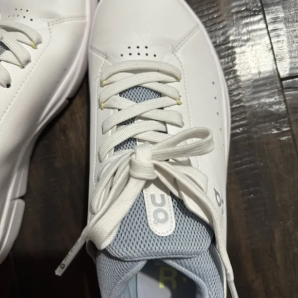 NEW On Womens Running On Cloud The Roger Advantage Sneakers White / Grey SZ 9.5B